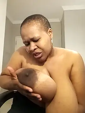 Snapshot of bustylisa1983 chatting on September 10, 8:36 am bustylisa1983 online show from September 10, 8:36 am