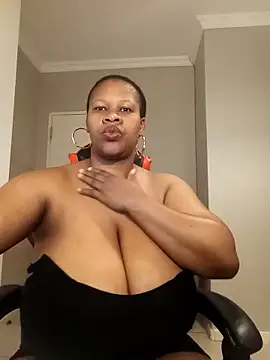 Snapshot of bustylisa1983 chatting on October 18, 4:59 am bustylisa1983 online show from October 18, 4:59 am