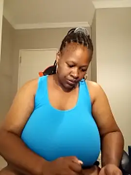 bustylisa1983 online show from March 18, 5:43 am