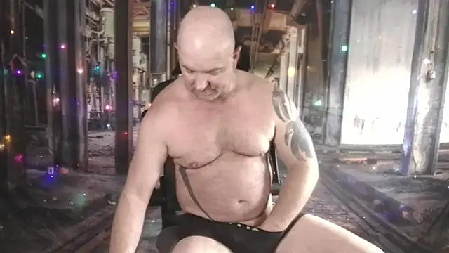 Snapshot of ManlyPrisonGuy chatting on October 22, 11:32 am ManlyPrisonGuy online show from October 22, 11:32 am