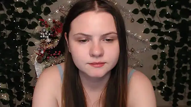 Snapshot of IxxiLiana chatting on December 15, 9:13 am IxxiLiana online show from December 15, 9:13 am