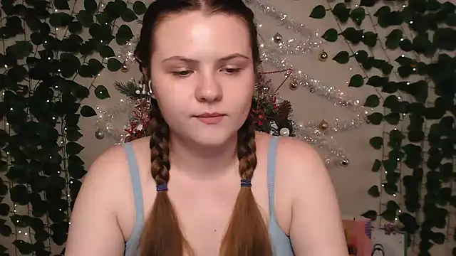 Snapshot of IxxiLiana chatting on December 27, 10:23 am IxxiLiana online show from December 27, 10:23 am