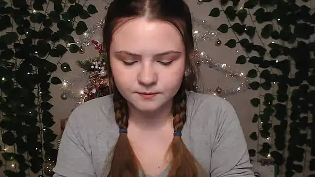 Snapshot of IxxiLiana chatting on December 28, 4:08 am IxxiLiana online show from December 28, 4:08 am