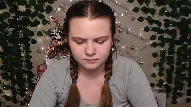 Snapshot of IxxiLiana chatting on December 28, 7:11 am IxxiLiana online show from December 28, 7:11 am