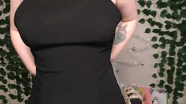 Snapshot of IxxiLiana chatting on December 30, 5:15 am IxxiLiana online show from December 30, 5:15 am