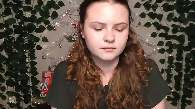Snapshot of IxxiLiana chatting on January 5, 4:04 am IxxiLiana online show from January 5, 4:04 am