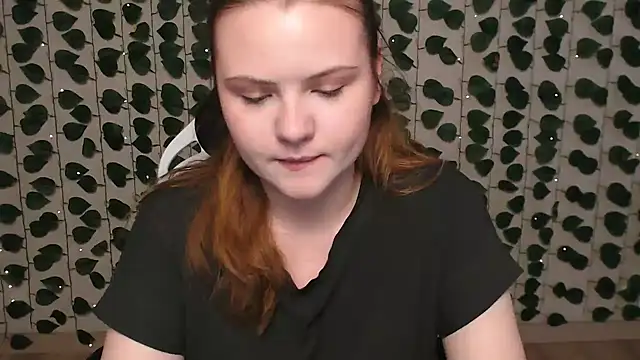 Snapshot of IxxiLiana chatting on January 14, 4:15 am IxxiLiana online show from January 14, 4:15 am