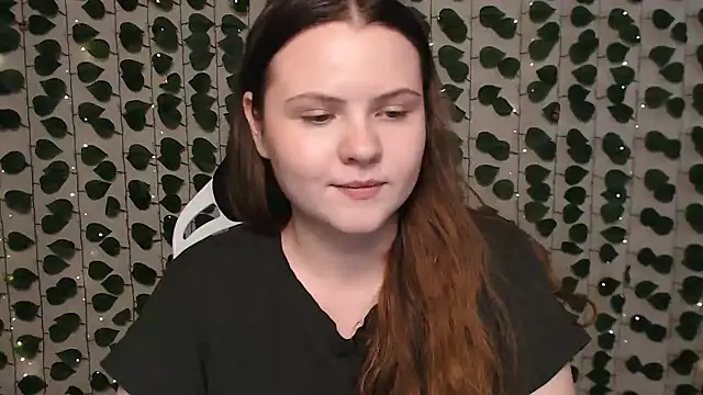 Snapshot of IxxiLiana chatting on January 18, 7:07 am IxxiLiana online show from January 18, 7:07 am