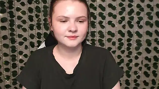 Snapshot of IxxiLiana chatting on February 4, 4:15 am IxxiLiana online show from February 4, 4:15 am
