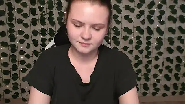 Snapshot of IxxiLiana chatting on February 4, 7:18 am IxxiLiana online show from February 4, 7:18 am