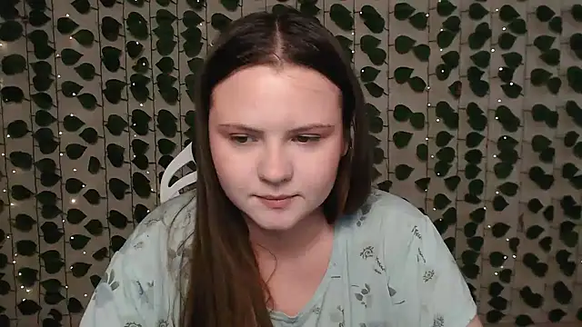 Snapshot of IxxiLiana chatting on February 7, 7:40 am IxxiLiana online show from February 7, 7:40 am