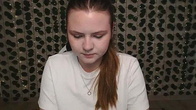 Snapshot of IxxiLiana chatting on March 9, 5:22 am IxxiLiana online show from March 9, 5:22 am