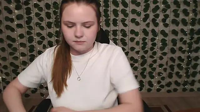 Snapshot of IxxiLiana chatting on March 9, 8:29 am IxxiLiana online show from March 9, 8:29 am