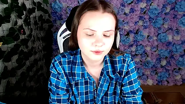 Snapshot of IxxiLiana chatting on September 10, 5:07 am IxxiLiana online show from September 10, 5:07 am