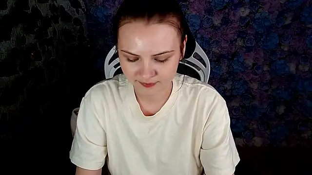Snapshot of IxxiLiana chatting on September 20, 4:13 am IxxiLiana online show from September 20, 4:13 am