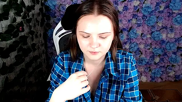 Snapshot of IxxiLiana chatting on September 29, 5:12 am IxxiLiana online show from September 29, 5:12 am