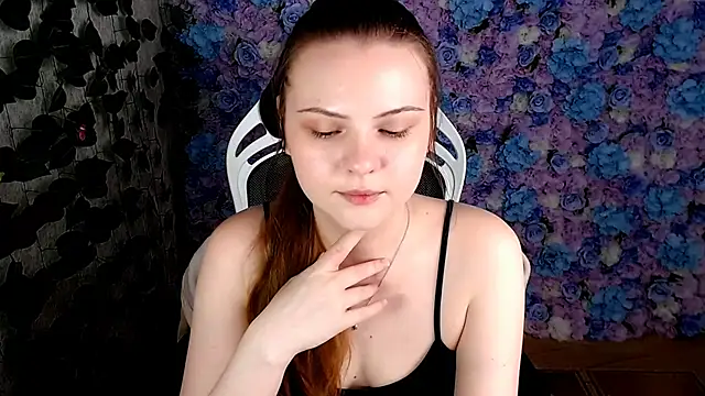 Snapshot of IxxiLiana chatting on September 30, 5:12 am IxxiLiana online show from September 30, 5:12 am