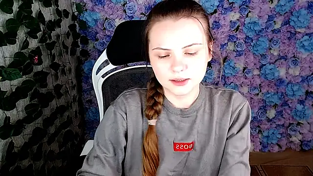 Snapshot of IxxiLiana chatting on October 2, 5:14 am IxxiLiana online show from October 2, 5:14 am