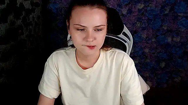 Snapshot of IxxiLiana chatting on October 13, 5:07 am IxxiLiana online show from October 13, 5:07 am