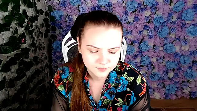 Snapshot of IxxiLiana chatting on October 20, 5:08 am IxxiLiana online show from October 20, 5:08 am