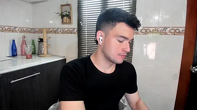 Snapshot of Andy-Vera chatting on December 17, 1:55 am Andy-Vera online show from December 17, 1:55 am