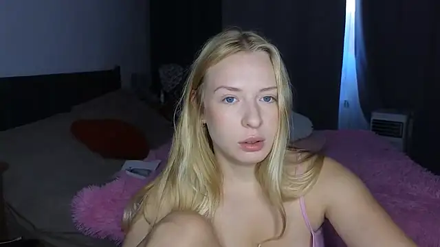 Snapshot of FREYA_- chatting on July 16, 9:15 am FREYA - online show from July 16, 9:15 am
