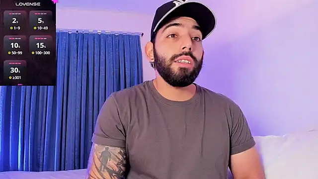 Snapshot of leo_thewolf_ chatting on October 20, 7:47 pm leo thewolf online show from October 20, 7:47 pm