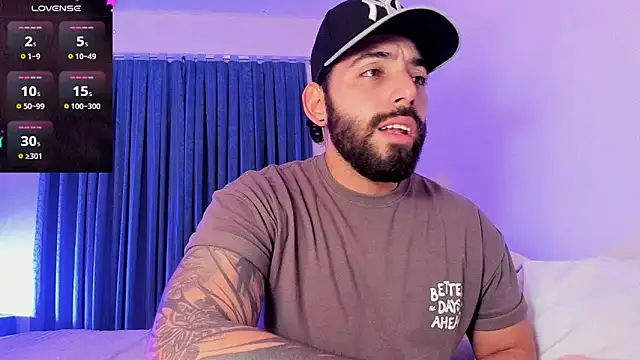 Snapshot of leo_thewolf_ chatting on October 28, 8:11 pm leo thewolf online show from October 28, 8:11 pm