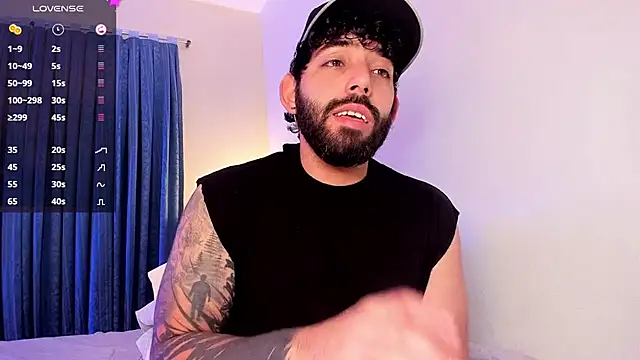 Snapshot of leo_thewolf_ chatting on December 19, 4:36 pm leo thewolf online show from December 19, 4:36 pm