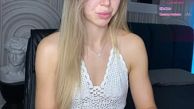 Snapshot of viviann_evans chatting on September 22, 1:07 am viviann evans online show from September 22, 1:07 am