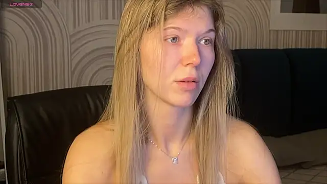 Snapshot of viviann_evans chatting on October 24, 1:03 am viviann evans online show from October 24, 1:03 am