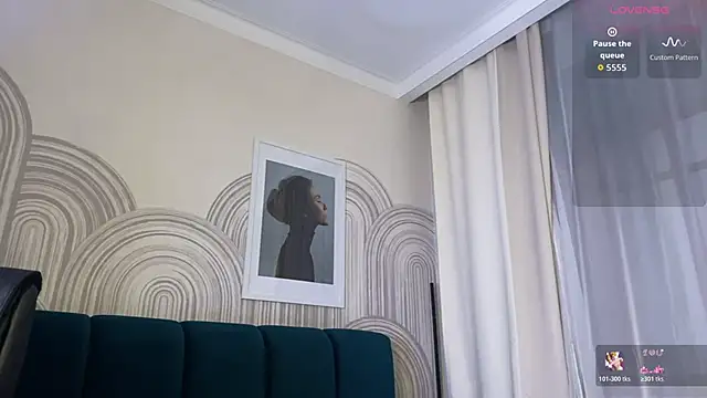 viviann evans online show from March 17, 1:10 am