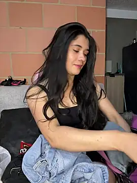 Snapshot of ambar-adaams chatting on August 1, 2:33 am ambar-adaams online show from August 1, 2:33 am