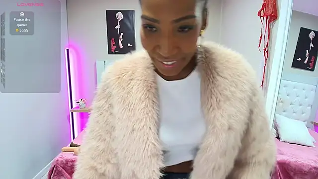 kimmturner online show from October 3, 1:08 pm