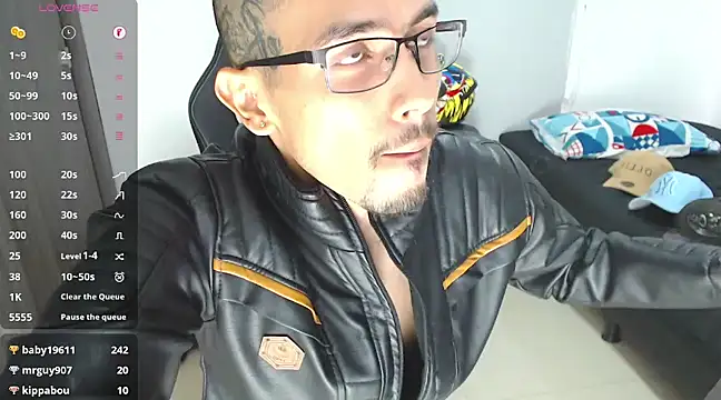 russthiago online show from February 11, 7:38 pm