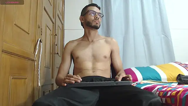 russthiago online show from May 6, 2:11 pm