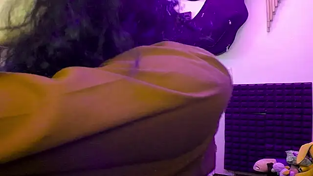 Snapshot of zoejhonny chatting on December 19, 1:12 am zoejhonny online show from December 19, 1:12 am