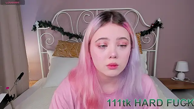 Snapshot of __KawaiiYuki__ chatting on January 2, 8:39 am   KawaiiYuki   online show from January 2, 8:39 am