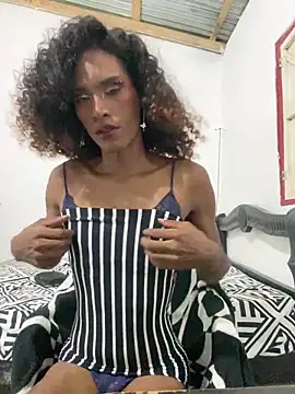 Snapshot of lau_sil chatting on February 10, 10:03 pm lau sil online show from February 10, 10:03 pm