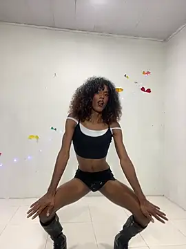 Snapshot of lau_sil chatting on February 27, 12:10 am lau sil online show from February 27, 12:10 am