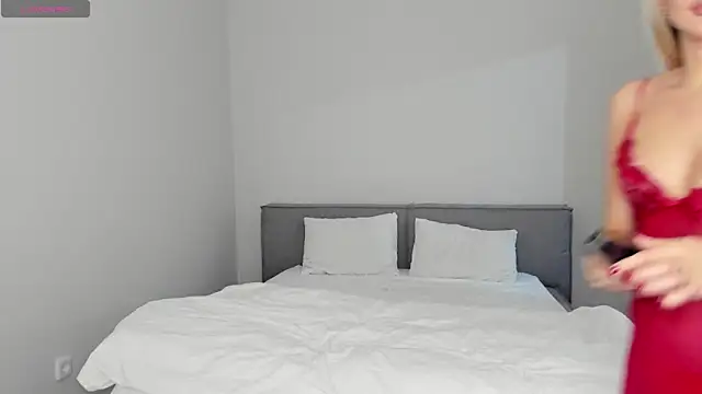 Snapshot of sarahphyllis chatting on November 10, 8:30 pm sarahphyllis online show from November 10, 8:30 pm