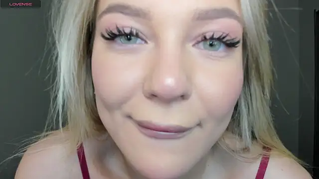 Snapshot of sarahphyllis chatting on November 13, 9:03 pm sarahphyllis online show from November 13, 9:03 pm