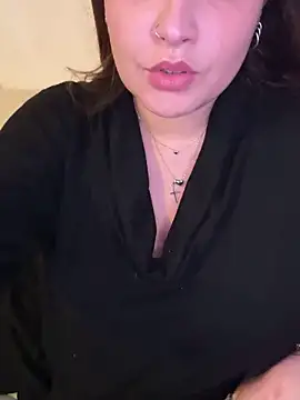 Snapshot of Novababy18 chatting on February 6, 1:54 pm Novababy18 online show from February 6, 1:54 pm