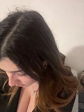 Snapshot of Novababy18 chatting on February 21, 10:37 pm Novababy18 online show from February 21, 10:37 pm