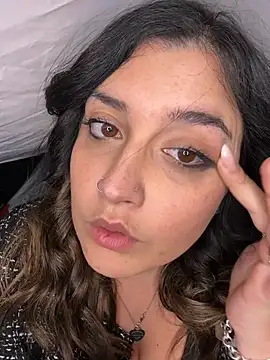 Snapshot of Novababy18 chatting on December 14, 1:33 am Novababy18 online show from December 14, 1:33 am