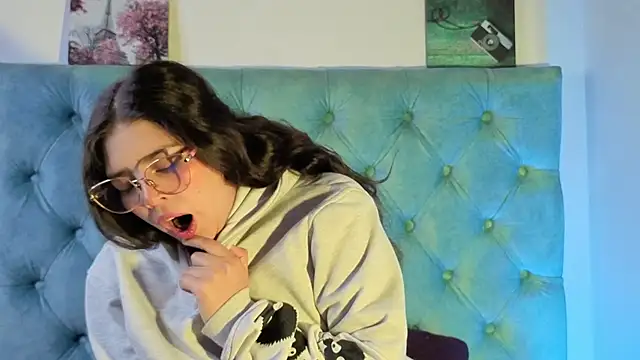 Paola Lyon  online show from September 29, 12:21 pm