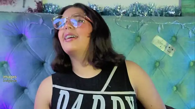 Paola Lyon  online show from December 19, 7:10 pm