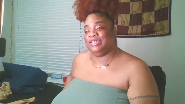 Snapshot of NaughtyHottieBBW chatting on May 13, 8:49 pm NaughtyHottieBBW online show from May 13, 8:49 pm