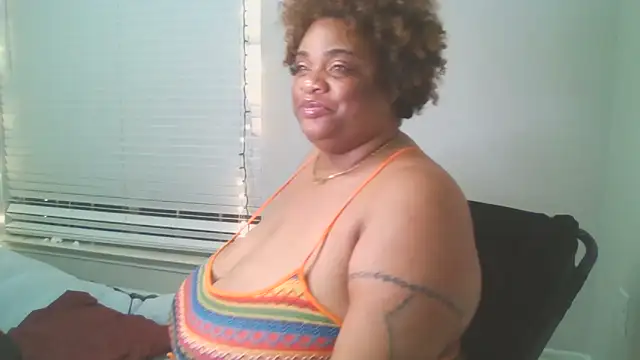 Snapshot of NaughtyHottieBBW chatting on May 31, 5:37 am NaughtyHottieBBW online show from May 31, 5:37 am