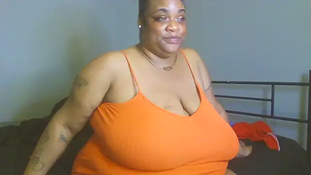 Snapshot of NaughtyHottieBBW chatting on June 23, 4:21 am NaughtyHottieBBW online show from June 23, 4:21 am